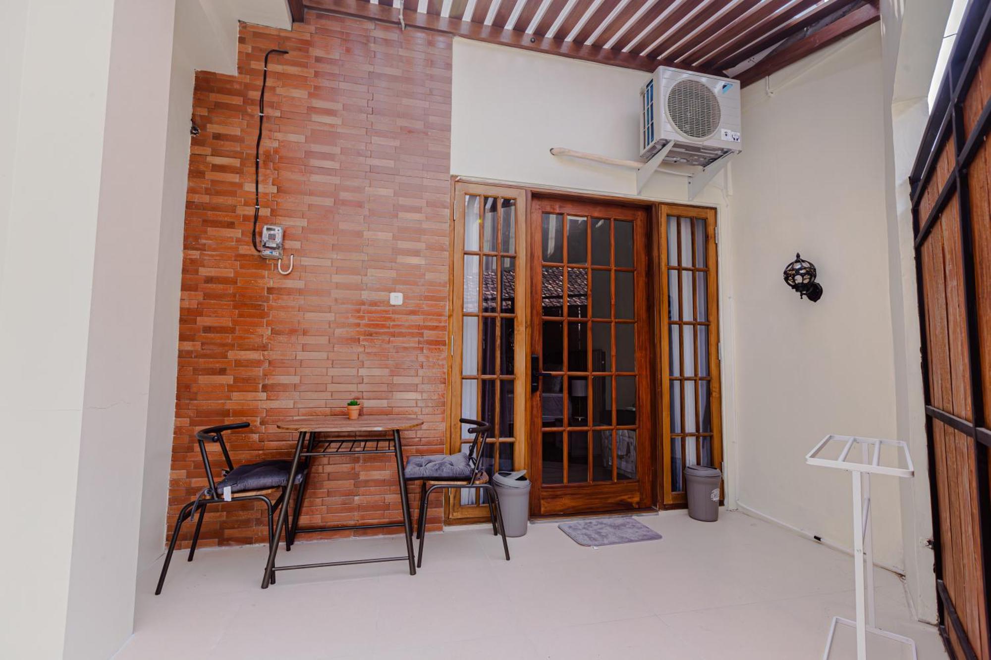 Inez Homestay ジョグジャカルタ エクステリア 写真