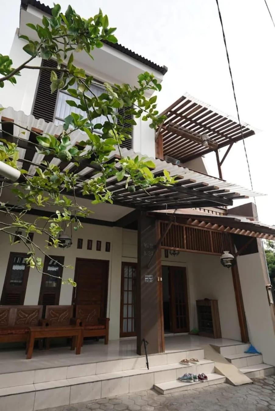 Inez Homestay ジョグジャカルタ エクステリア 写真
